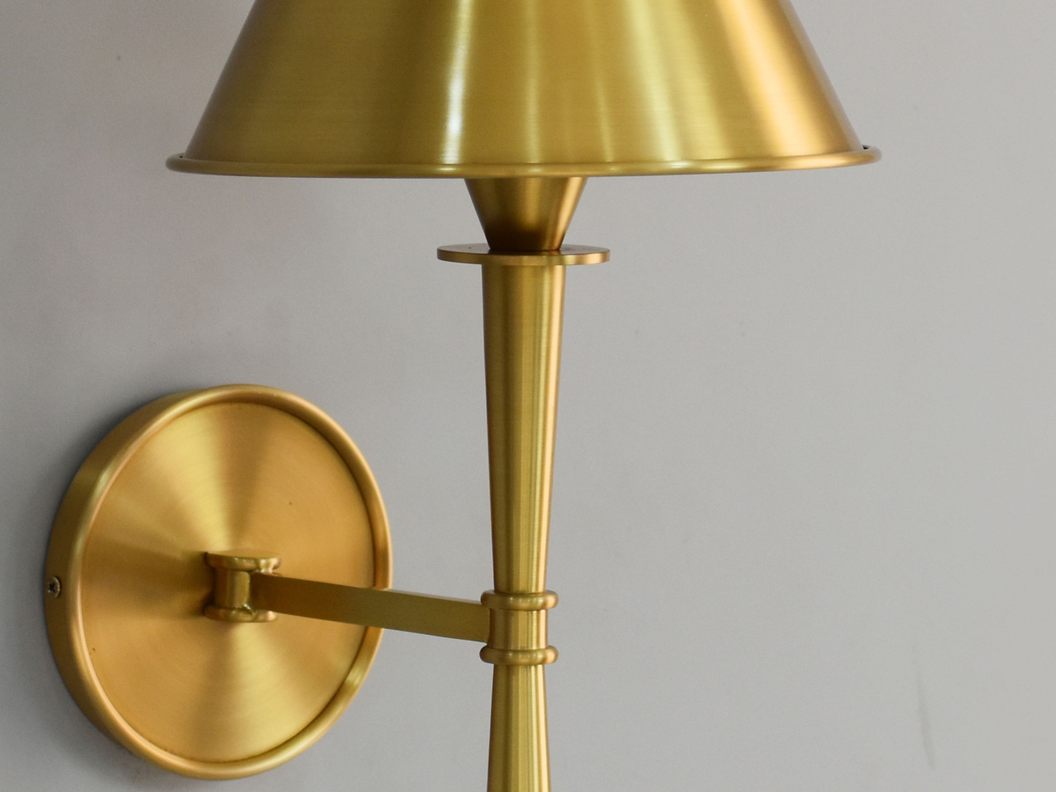 Tavr Sconce hover - Brass